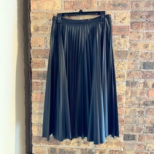 NWT Vegan Leather Elegant Black Pleated Midi Skirt